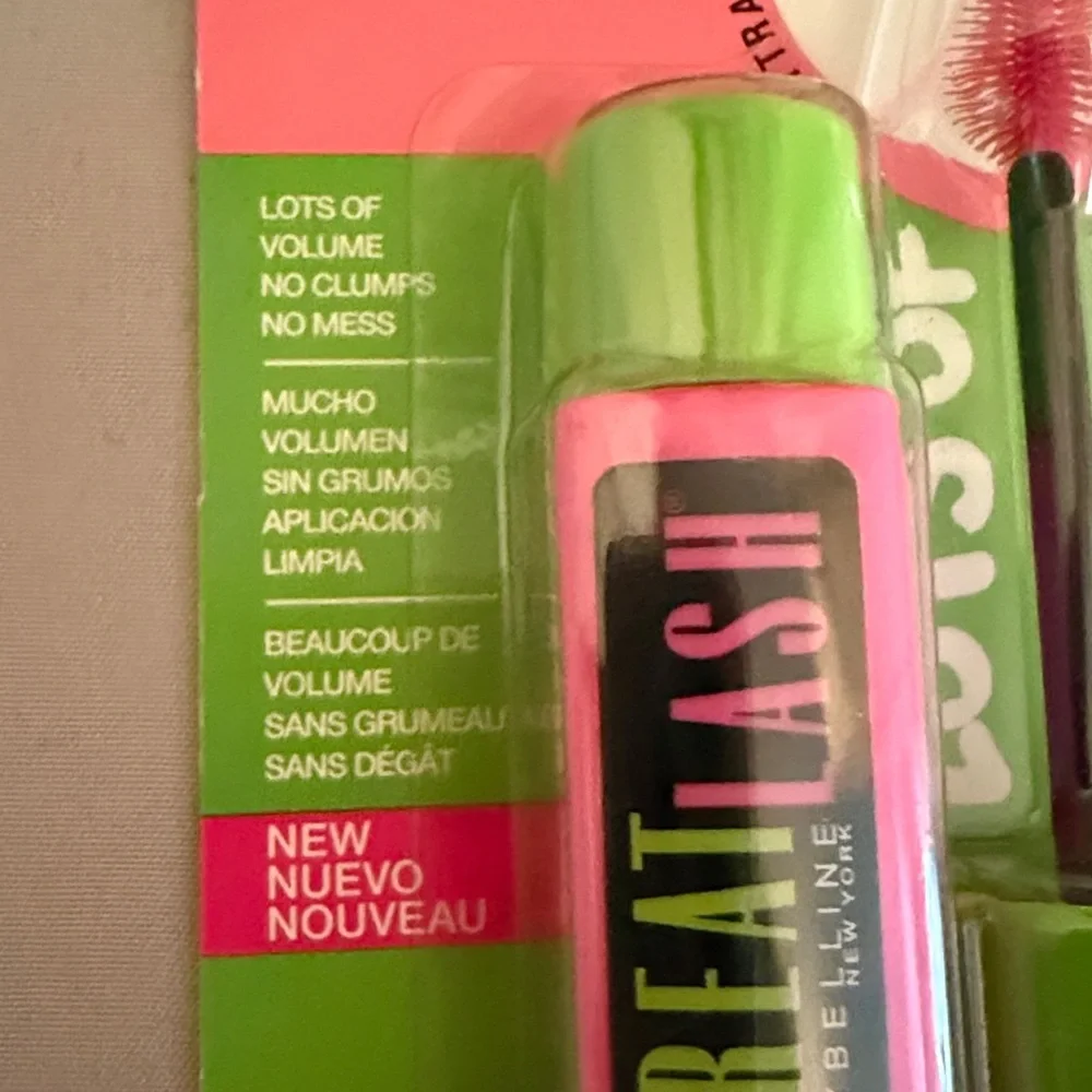 Maybelline Great Lash Mascara - Brownish Black 142 Lots of Lashes NEw in package
